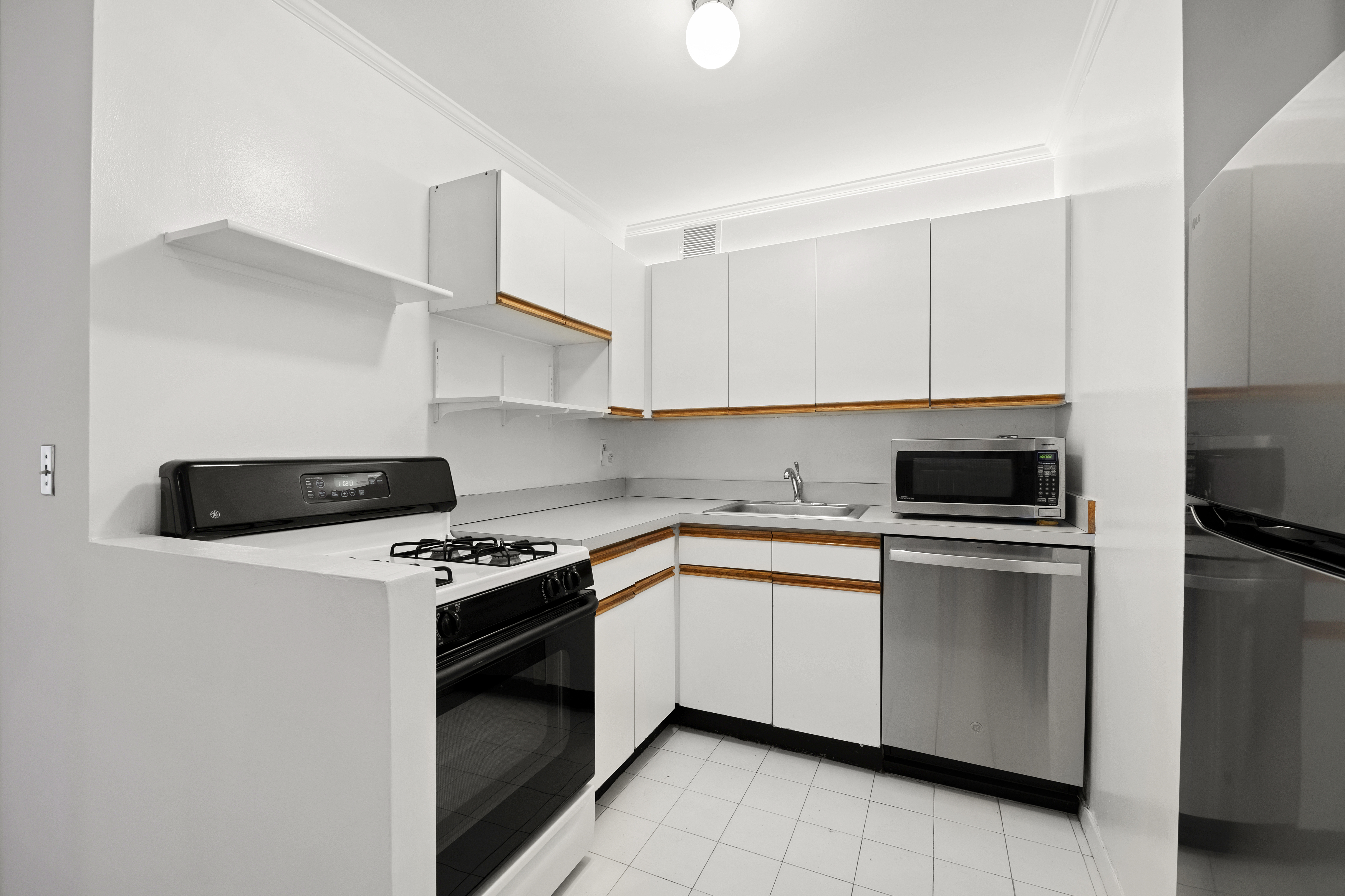 44 East 12th Street, Unit 7E Manhattan, NY 10003 - Photo 3 of 8 Gallery Image 3