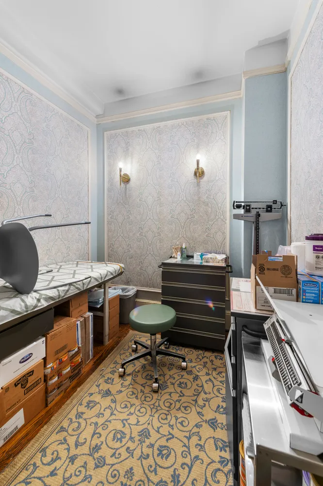 $995,000 | 120 East 75th Street, Unit 1C | Lenox Hill