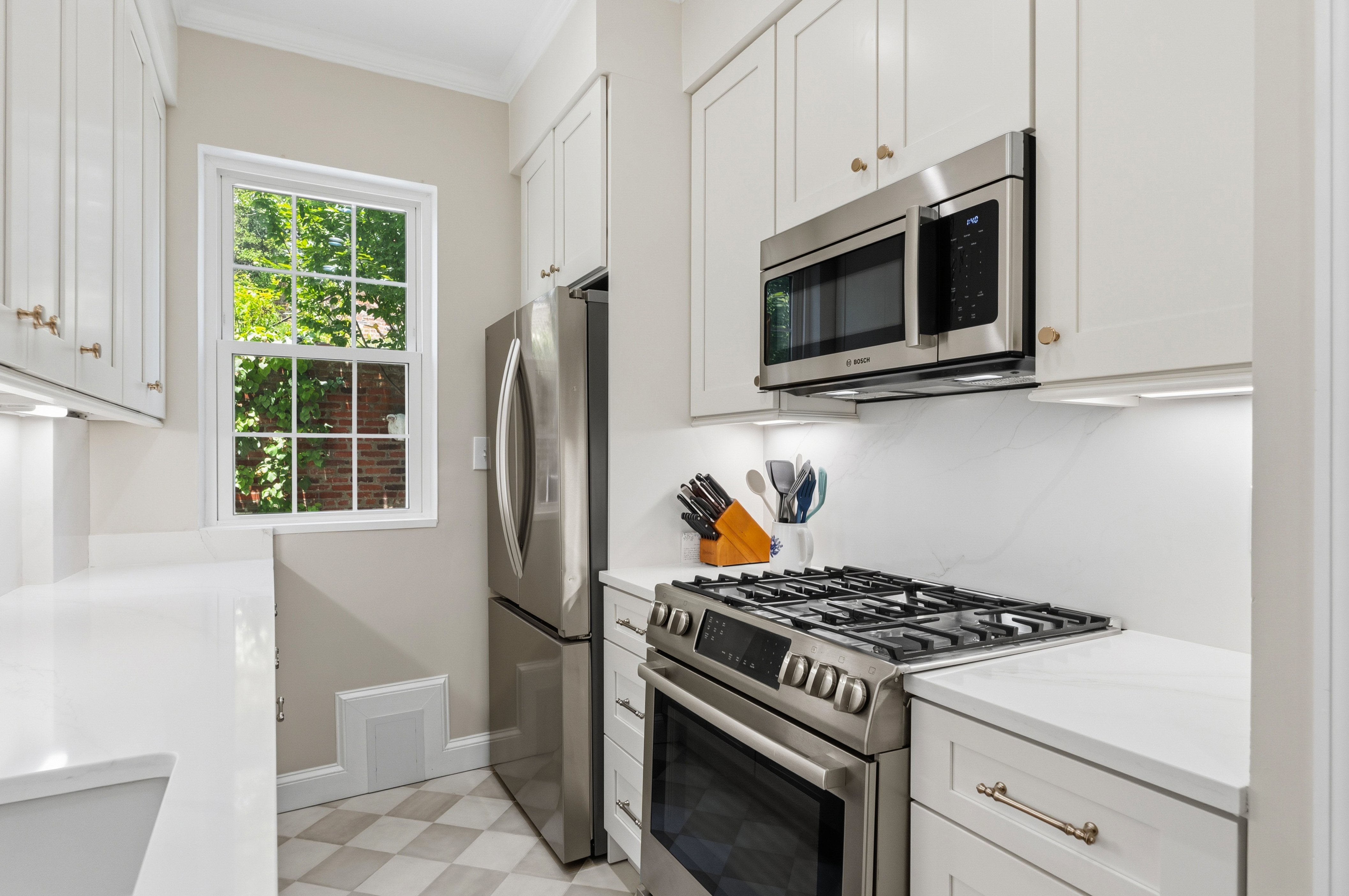 3421 O Street Northwest Washington, DC 20007 - Photo 10 of 35