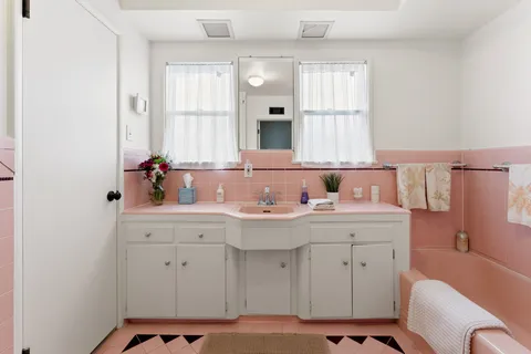 $2,599,000 | 1903 Preuss Road, Los Angeles, CA 90034