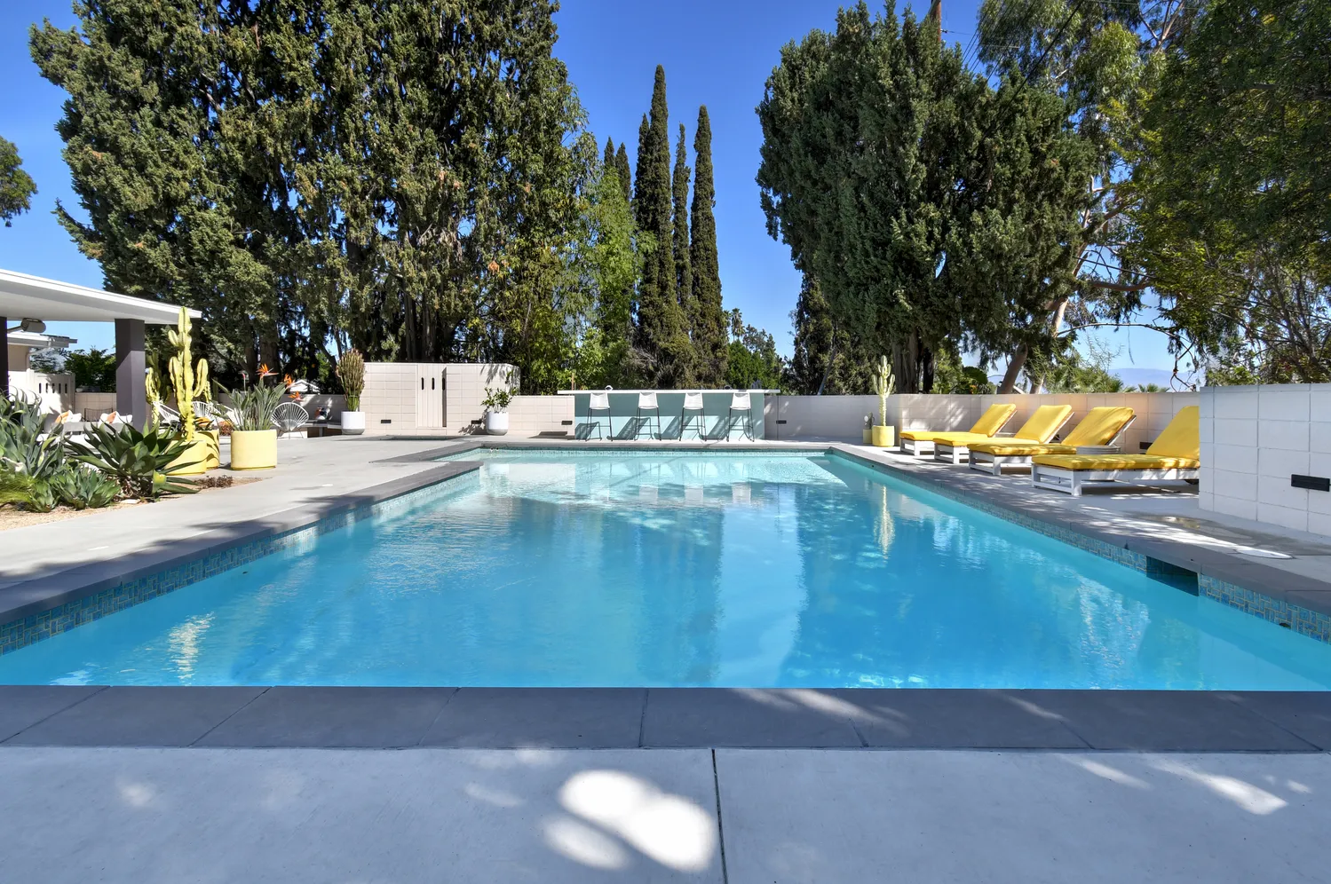 $3,025,000 | 20150 Delita Drive, Woodland Hills, CA 91364