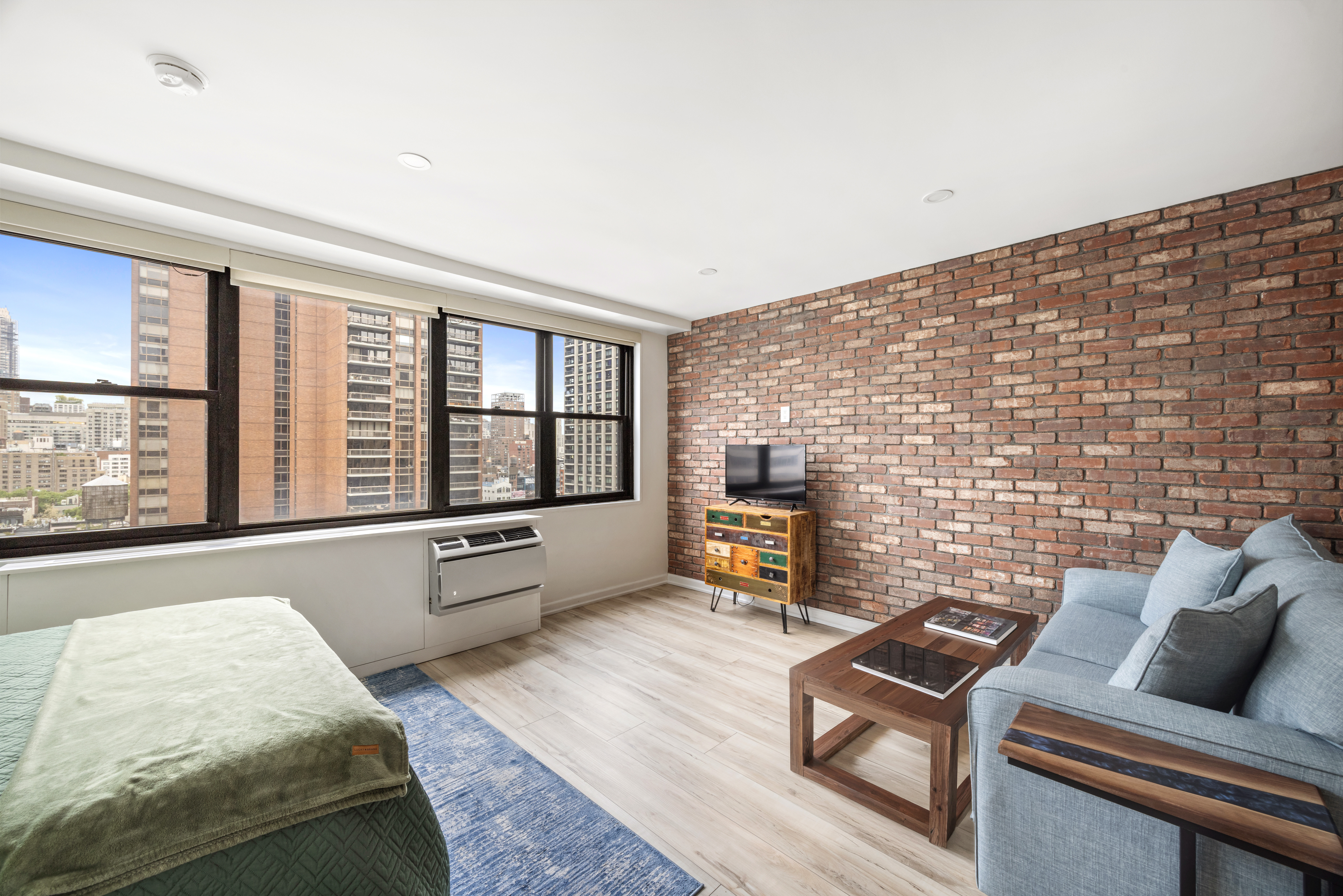 235 East 57th Street, Unit 17A Manhattan, NY 10022 - Photo 3 of 6