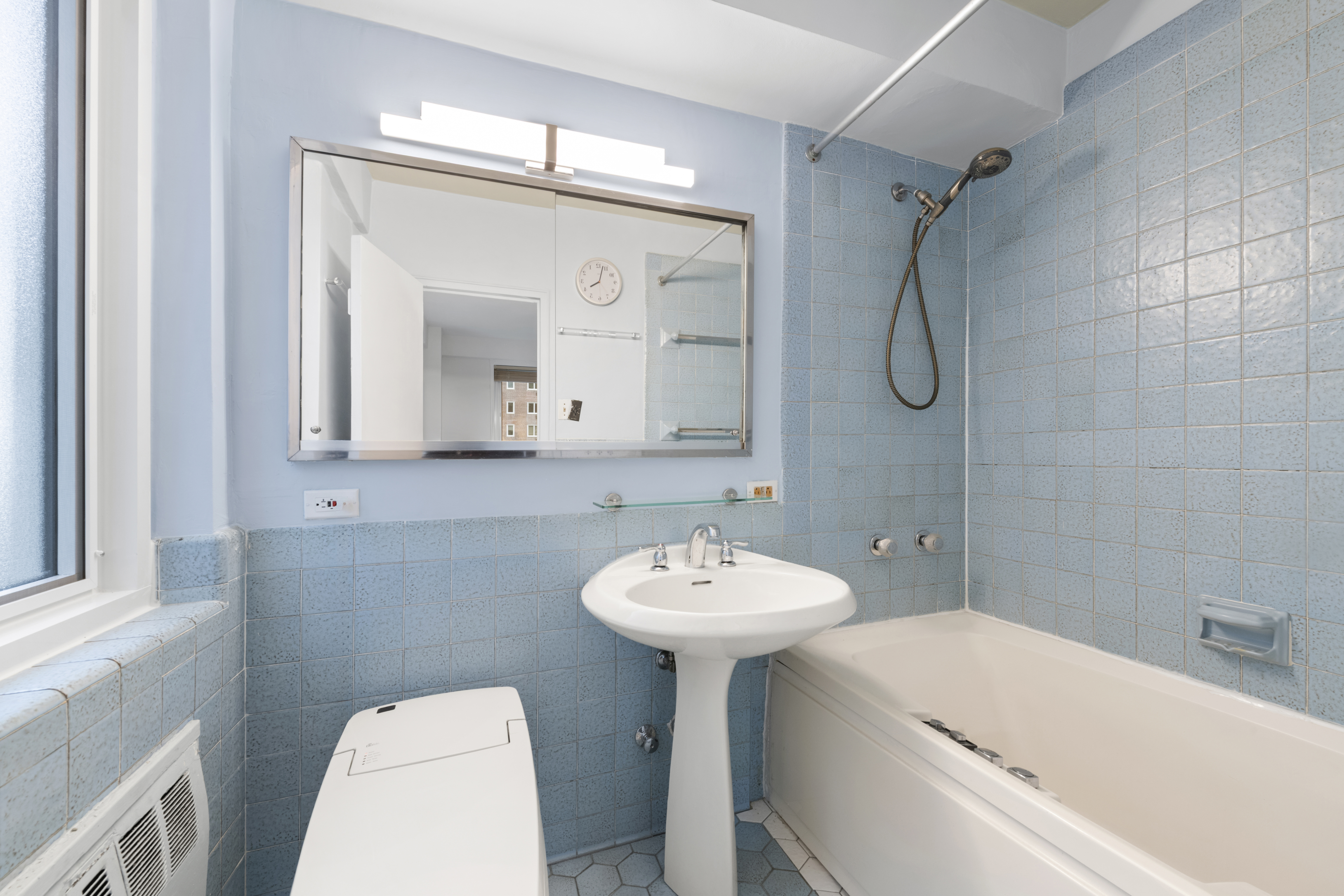 30 West 60th Street, Unit 11M Manhattan, NY 10019 - Photo 6 of 11