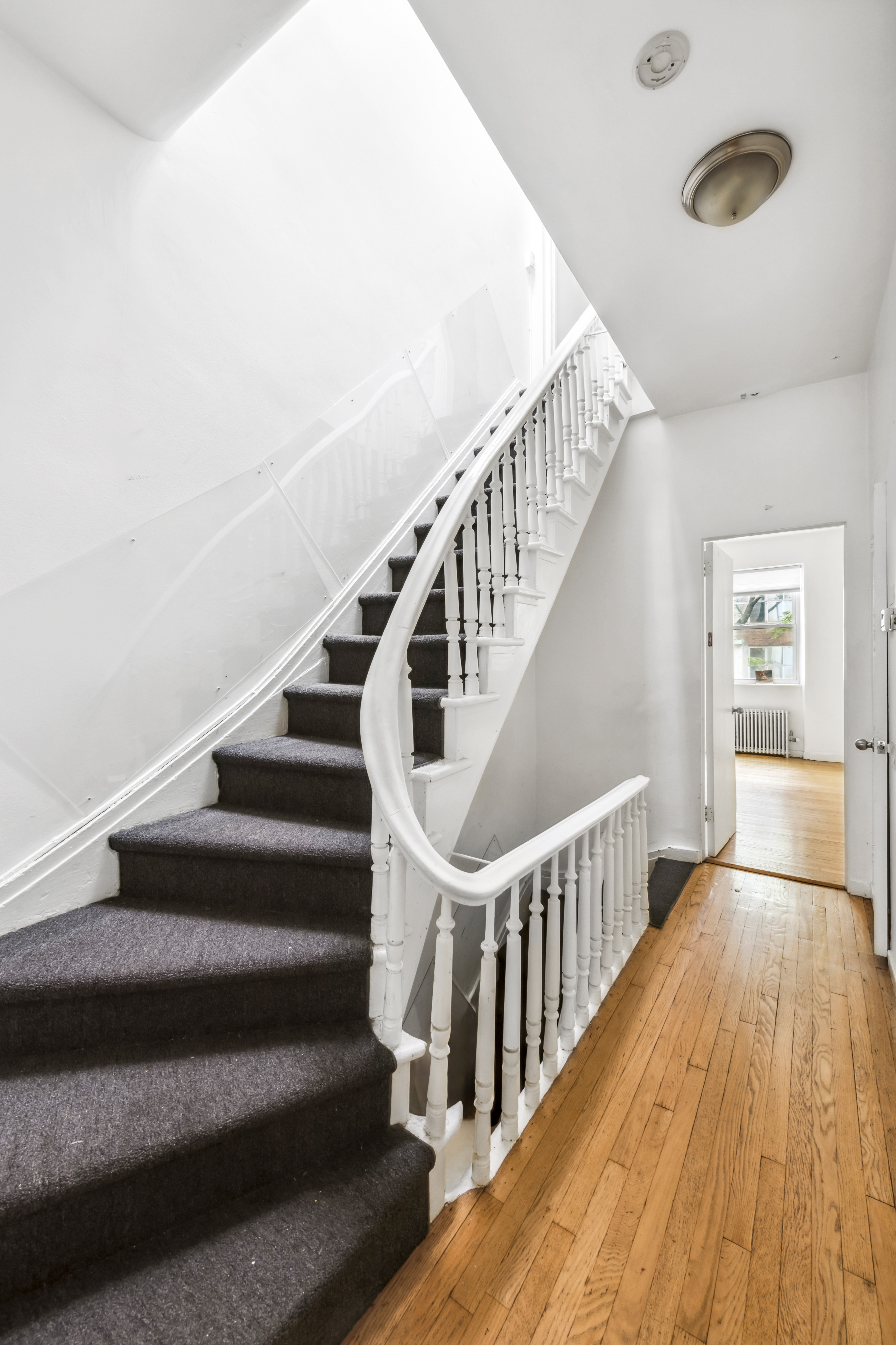 209 East 48th Street Manhattan, NY 10017 - Photo 9 of 13 a view of entryway