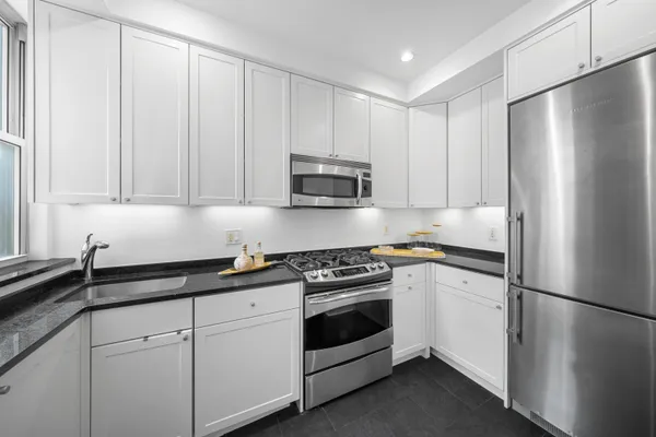$2,500,000 | 25 5th Avenue, Unit 12F | Greenwich Village