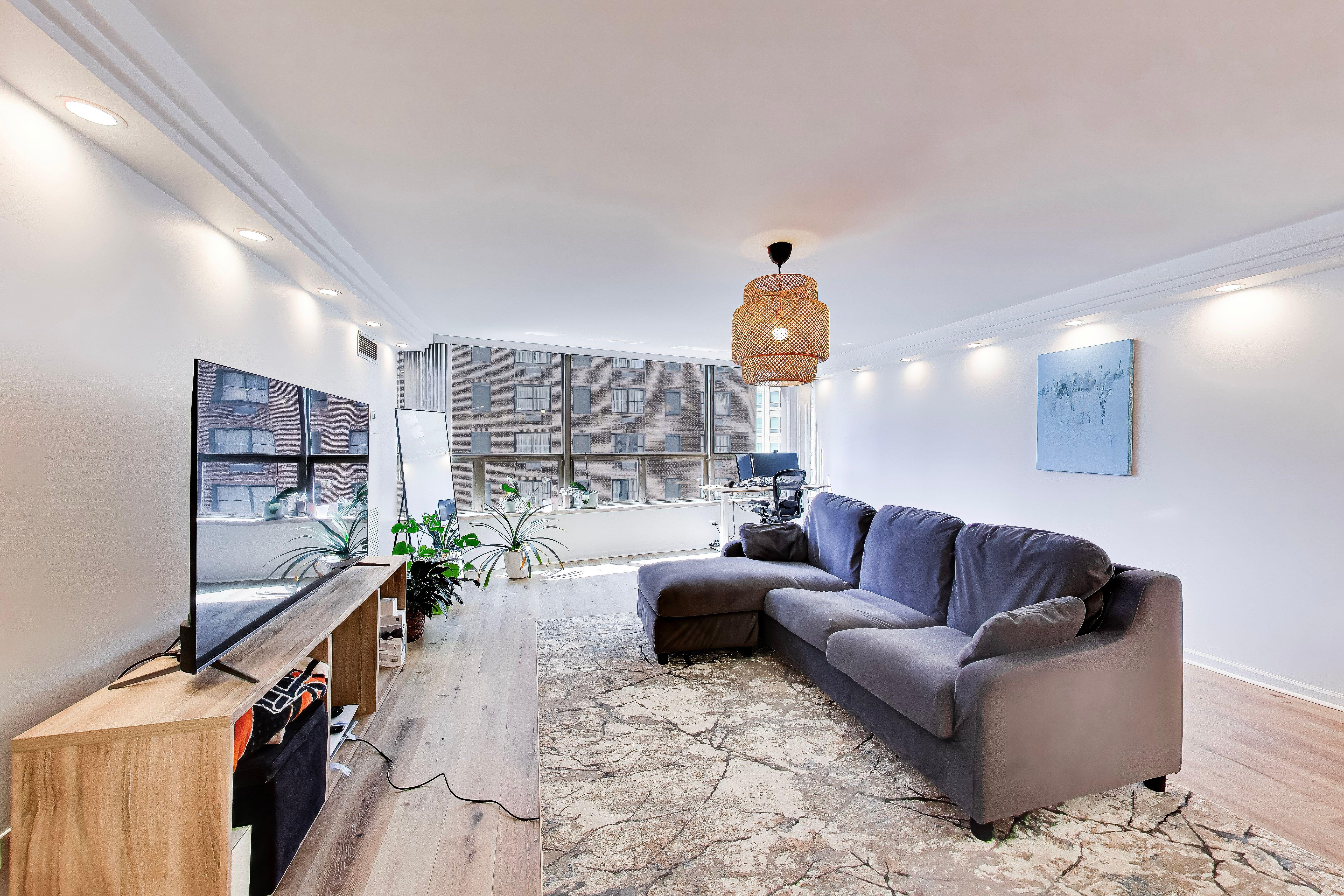 110 East Delaware Place, Unit 1402 Chicago, IL 60611 - Photo 10 of 23