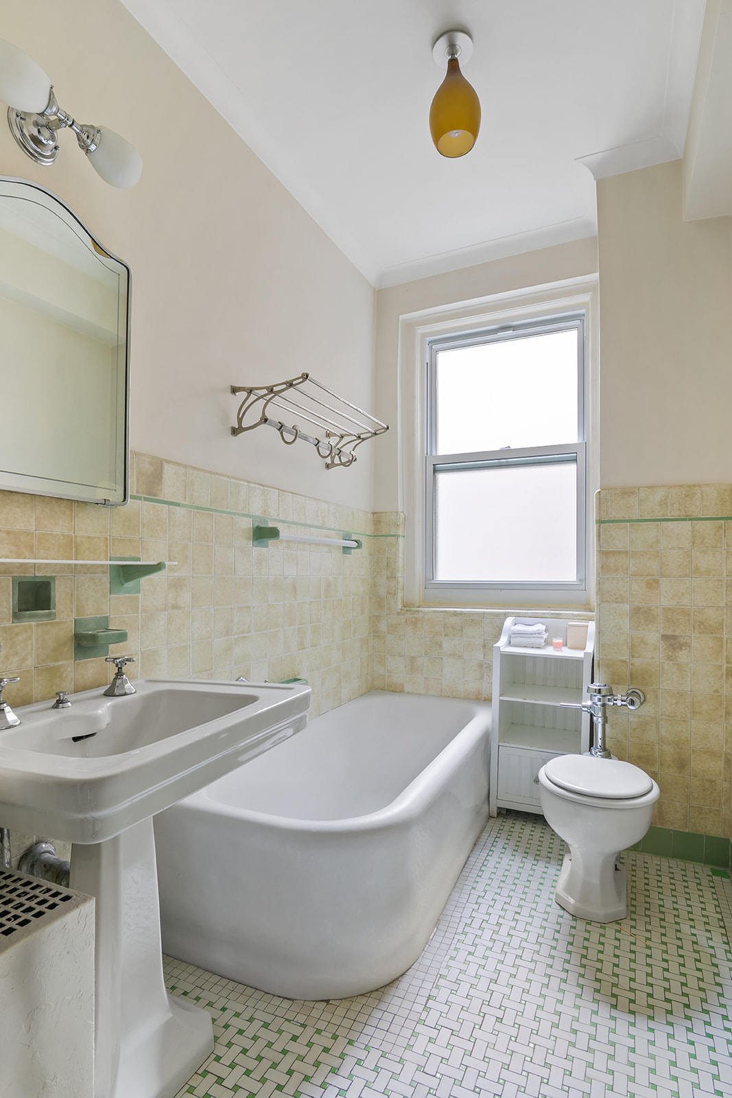 15 West 81st Street, Unit 10B Manhattan, NY 10024 - Photo 6 of 19 a bathroom with a sink a bathtub and a mirror