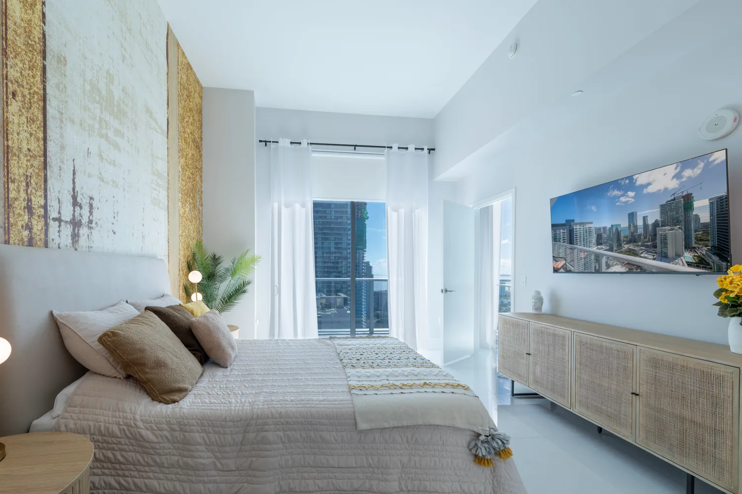 $880,000 | 1100 South Miami Avenue, Unit 4203, Miami, FL 33130