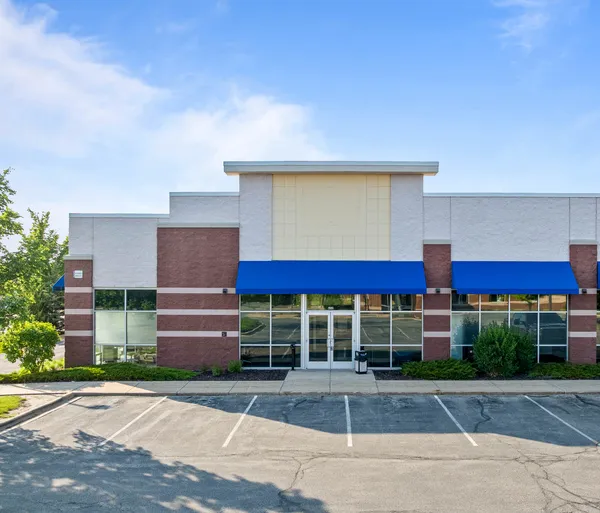 $5,100 | 652 North Edwards Boulevard, Unit 4, Lake Geneva, WI 53147