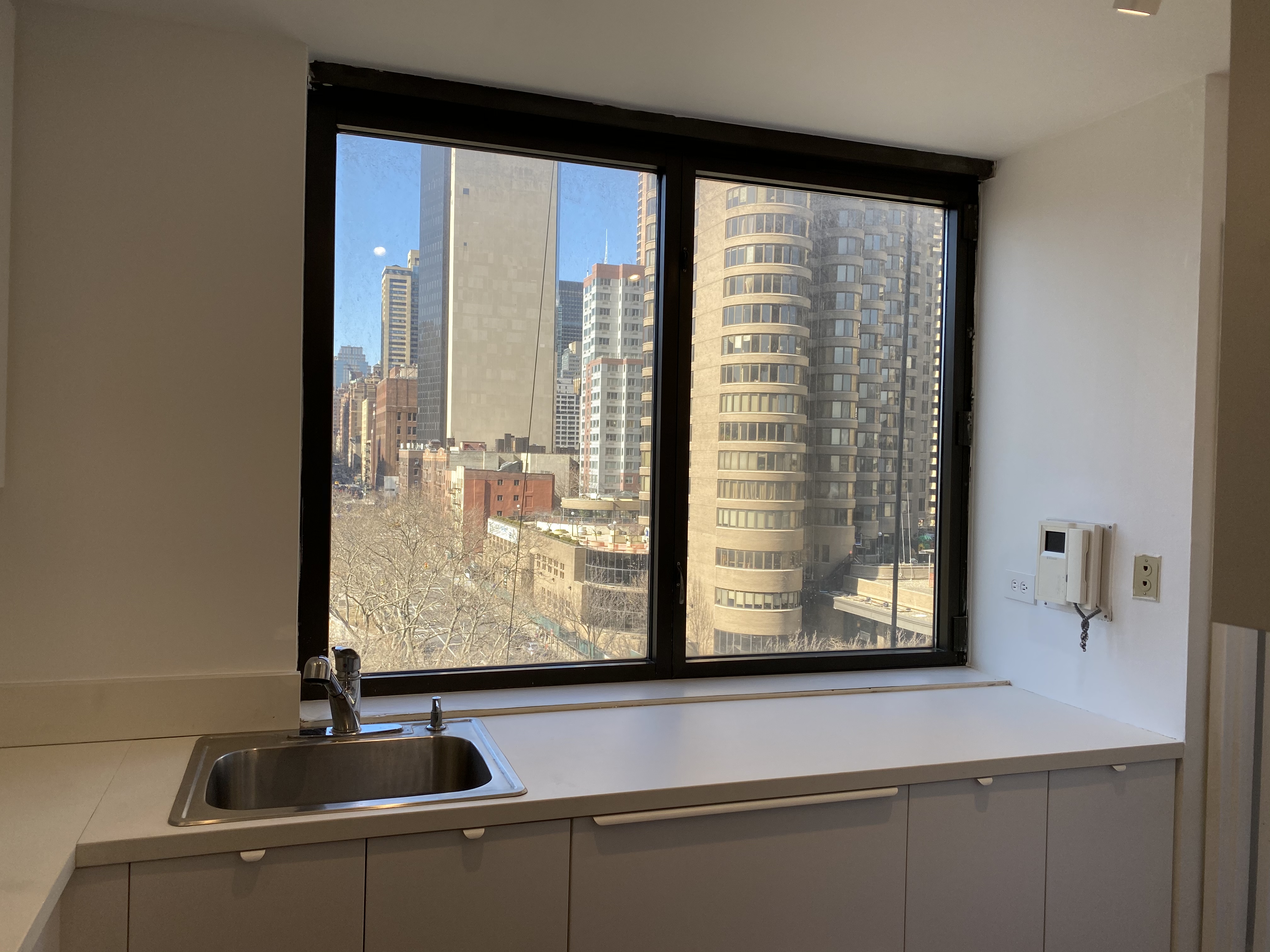 630 1st Avenue, Unit 9M Manhattan, NY 10016 - Photo 3 of 9