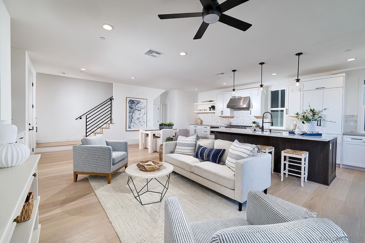 561 North Vulcan Avenue Encinitas, CA 92024 - Photo 3 of 35