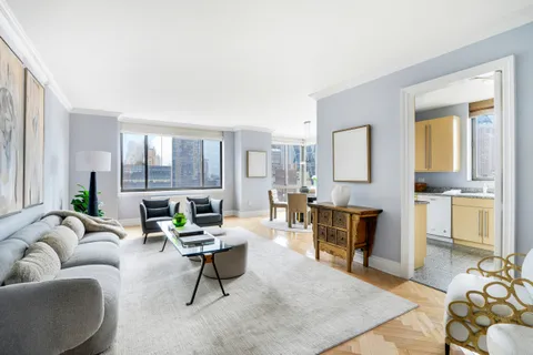 $2,290,000 | 2 Columbus Avenue, Unit 17C | Upper West Side