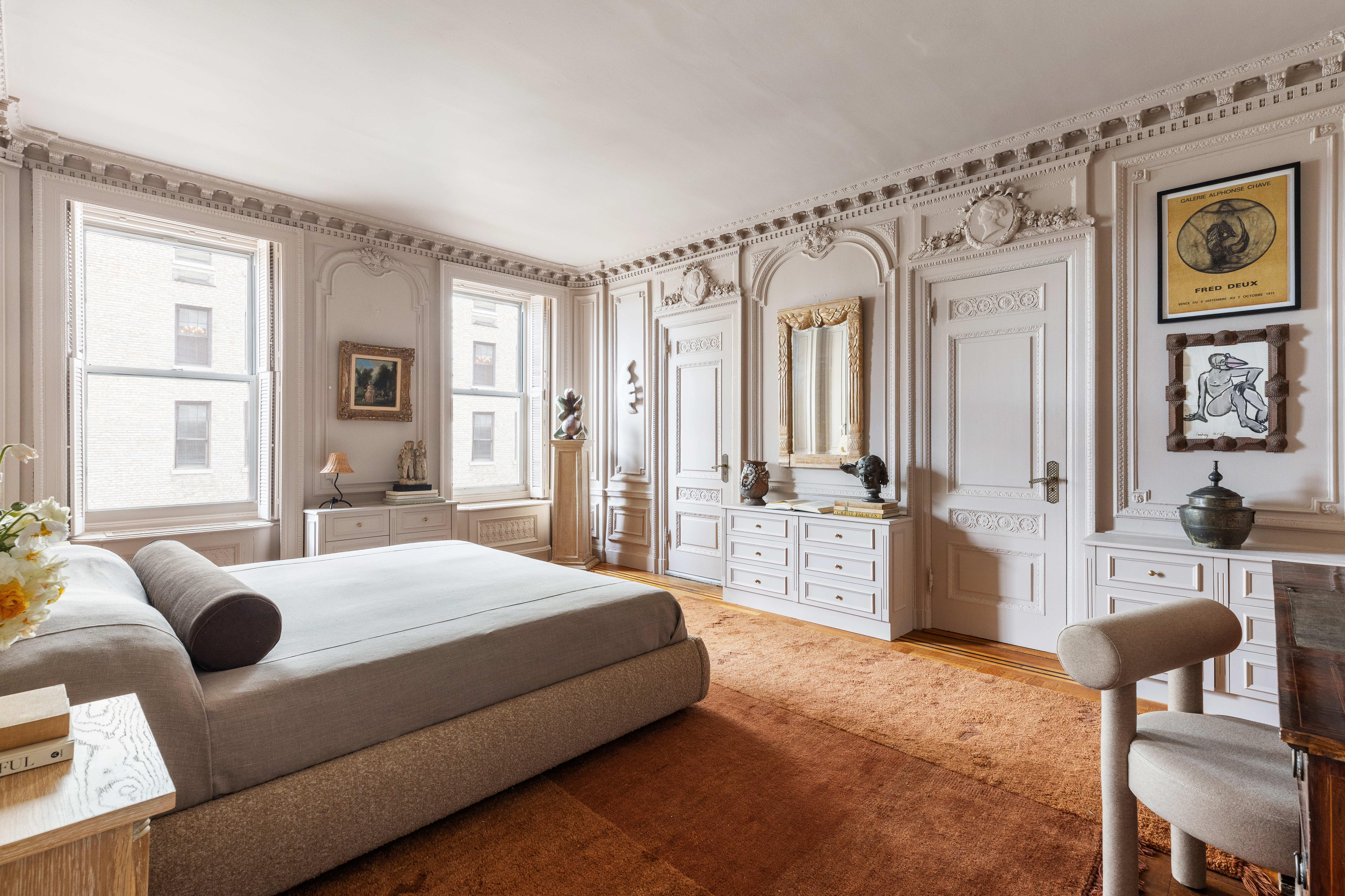 1136 5th Avenue, Unit 6A Manhattan, NY 10128 - Photo 24 of 44 a spacious bedroom with a bed a table and chair