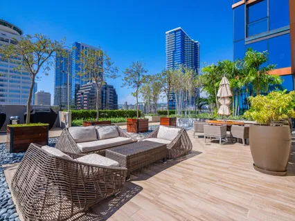 $3,495,000 | 1555 Kapiolani Boulevard, Unit 2002, Honolulu, HI 96814