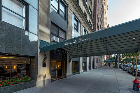 $765,000 | 263 West End Avenue, Unit 9E | Upper West Side