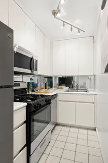 $899,000 | 360 West 22nd Street, Unit 5H | Chelsea