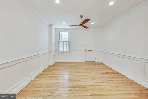 $1,200,000 | 524 10th Street Southeast, Washington, DC 20003