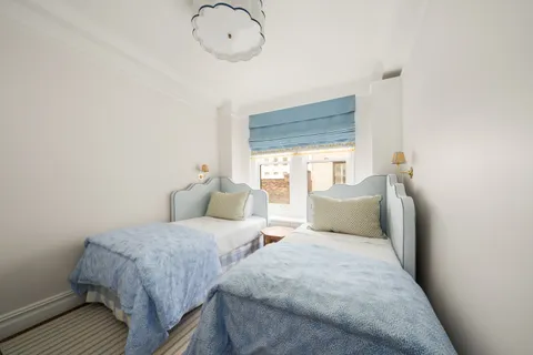 $3,300,000 | 108 East 82nd Street, Unit 7C | Upper East Side