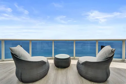 $3,149,000 | 15901 Collins Avenue, Unit 4301, Sunny Isles Beach, FL 33160