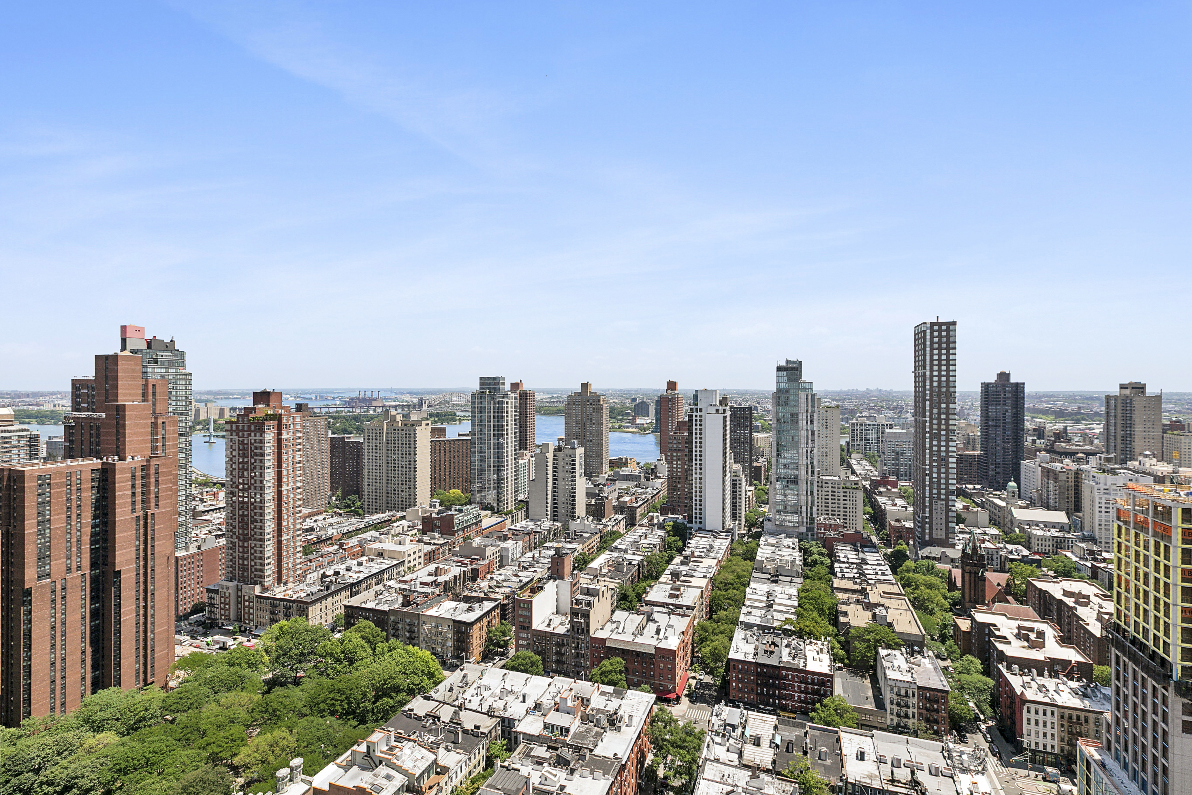 200 East 89th Street, Unit 34CD Manhattan, NY 10128 - Photo 16 of 20 a view of a city with tall buildings