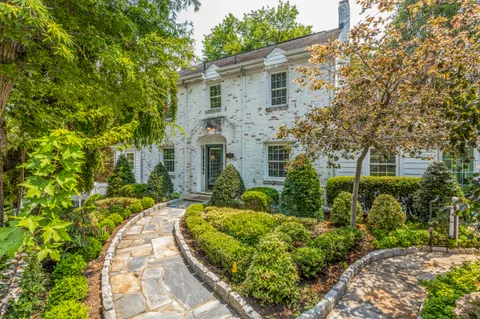 $1,799,999 | 3130 19th Street North, Arlington, VA 22201