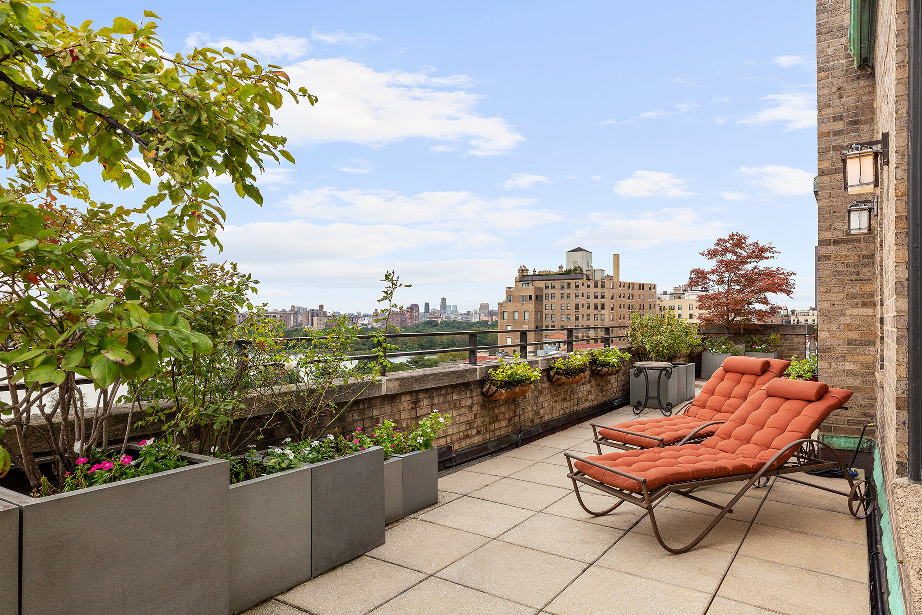 14 East 90th Street, Unit PHW Manhattan, NY 10128 - Photo 21 of 25 a outdoor living space with furniture and city view