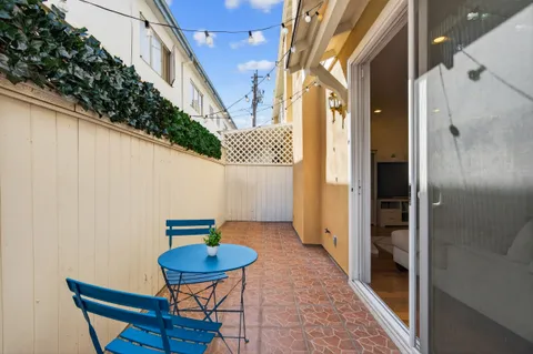 $1,975,000 | 928 11th Street, Unit 2, Santa Monica, CA 90403