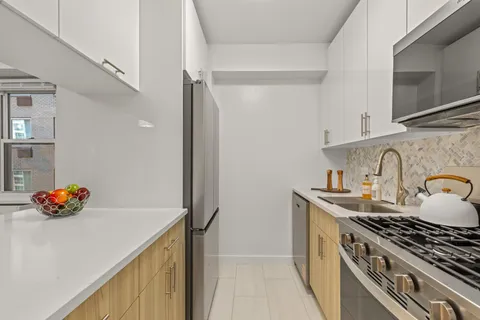 $999,000 | 400 East 54th Street, Unit 8A | Sutton Place