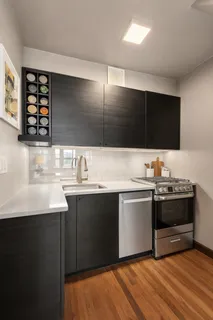 $695,000 | 425 East 78th Street, Unit 6F | Upper East Side