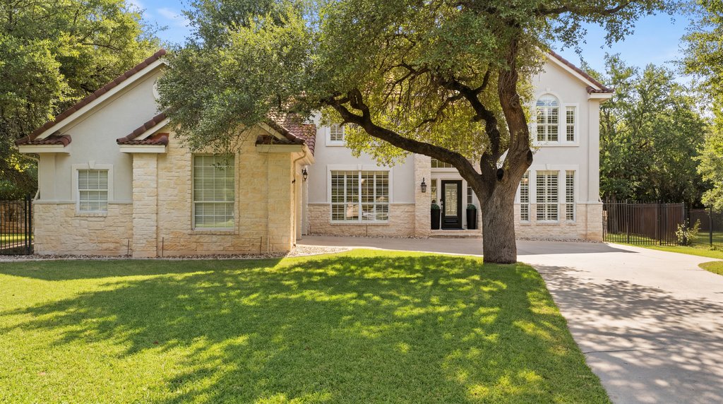 13 Sunview Road The Hills, TX 78738 - Photo 4 of 40