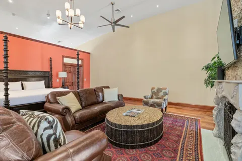 $1,400,000 | 802-10 Locust Street, Unit 201, Philadelphia, PA 19107