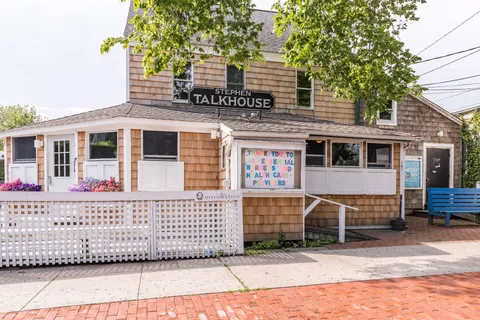 $3,850,000 | 44 Cliff Road, Amagansett, NY 11930