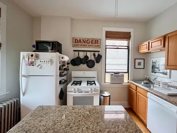 $1,200,000 | 2020 West Waveland Avenue, Chicago, IL 60618