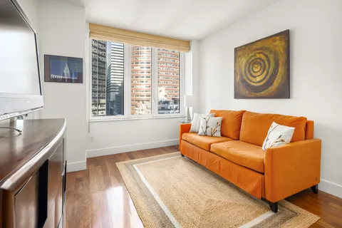 $1,985,000 | 250 East 53rd Street, Unit 1601 | Midtown East