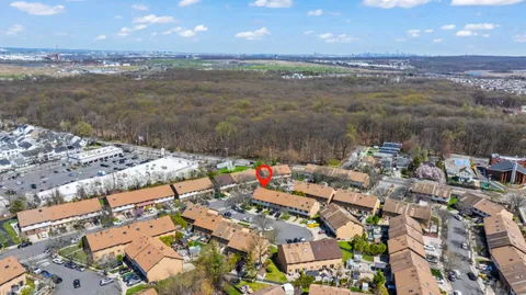 $649,995 | 15 Hickory Circle | Huguenot