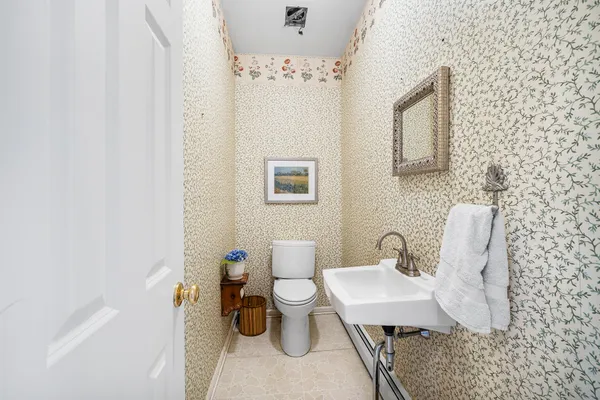 $725,000 | 6 Cypress Lane, Berwyn, PA 19312