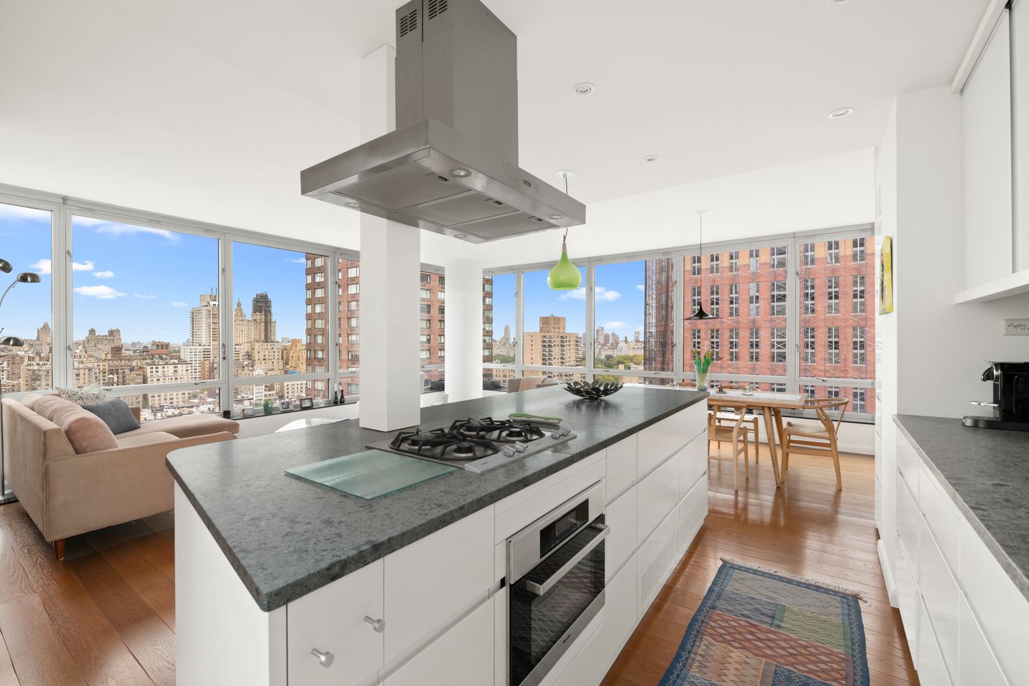 $2,800,000 | 150 Columbus Avenue, Unit 22F | Upper West Side