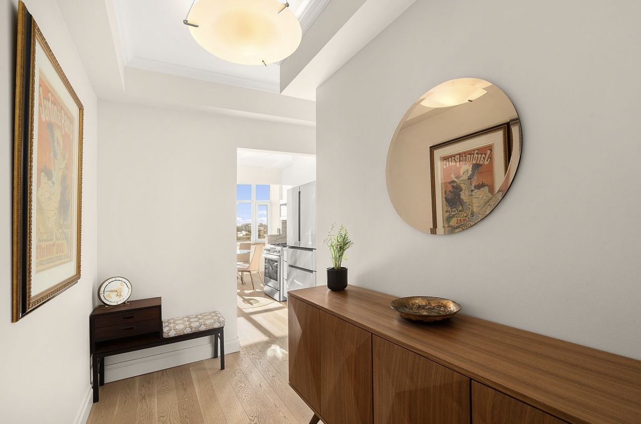 404 East 76th Street, Unit 7D Manhattan, NY 10021 - Photo 5 of 12 a living room with a wooden floor