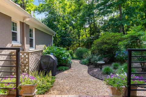 $1,250,000 | 1702 Mason Hill Drive, Alexandria, VA 22307