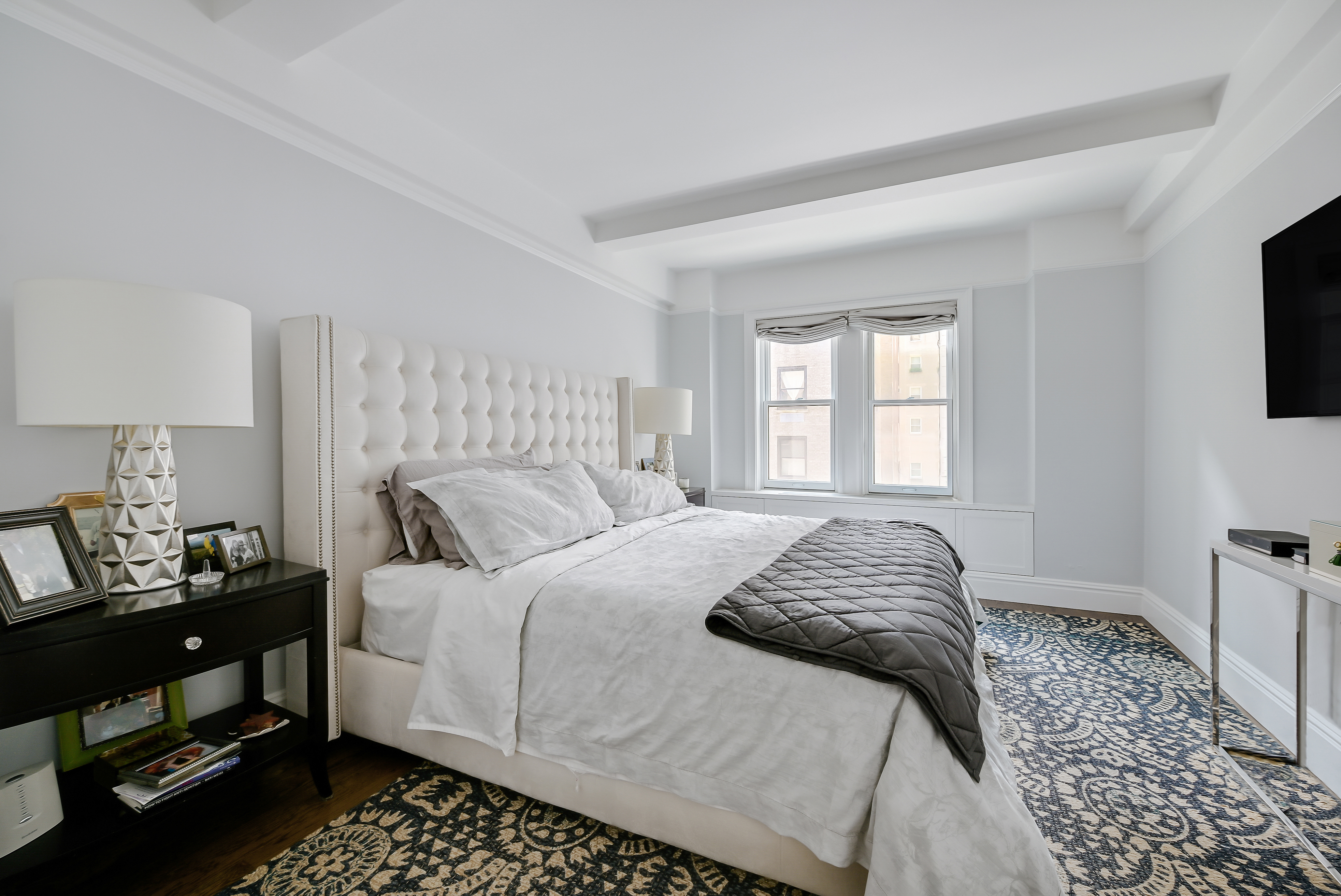 7 East 85th Street, Unit 5AB Manhattan, NY 10028 - Photo 6 of 12 a bedroom with a bed and a window