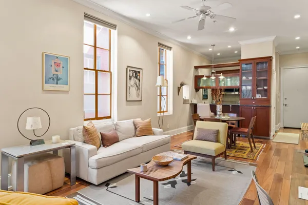 $425,000 | 2049 Walnut Street, Unit 1R, Philadelphia, PA 19103