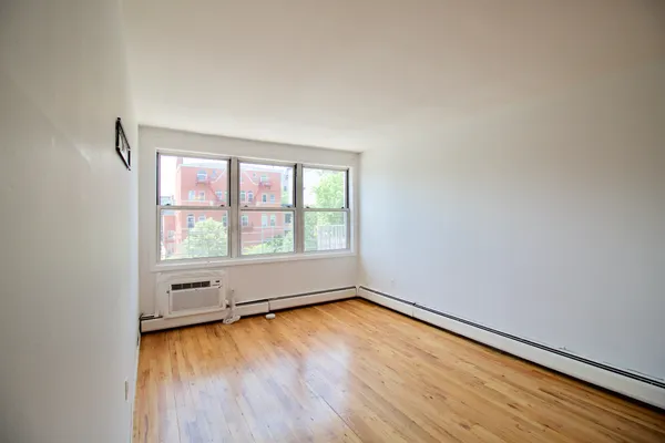 $6,200 | 121 4th Place, Unit 3 | Carroll Gardens