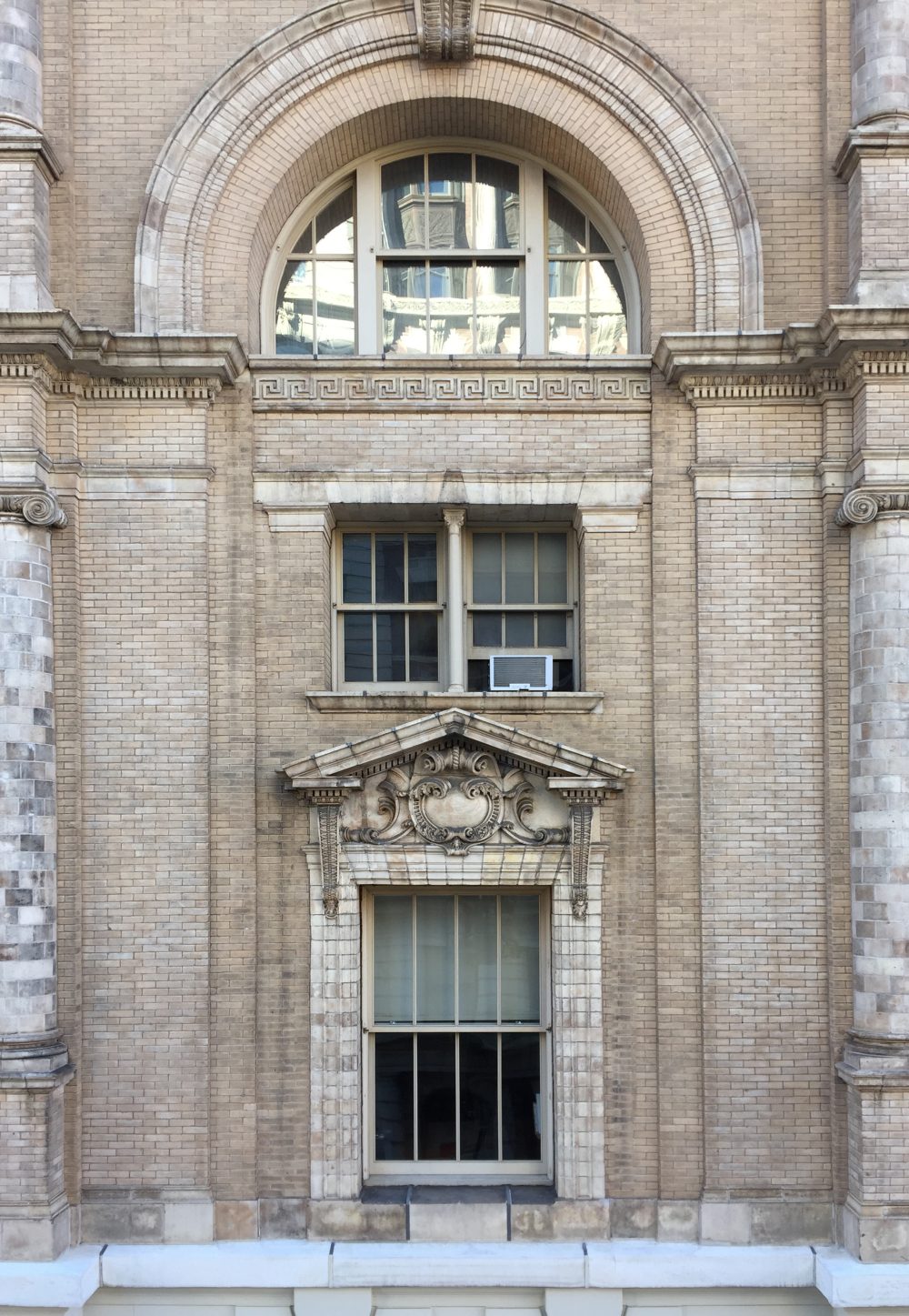 105 Hudson Street, Unit 307 Manhattan, NY 10013 - Photo 2 of 4 a front view of a building