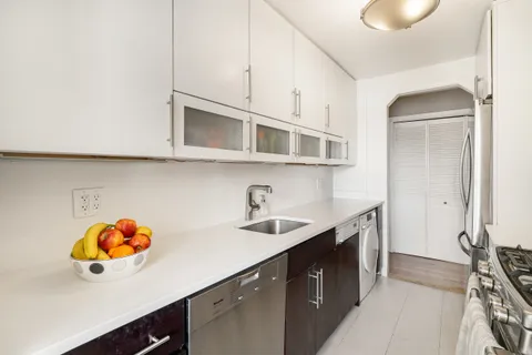 $1,395,000 | 401 East 86th Street, Unit 15C | Upper East Side