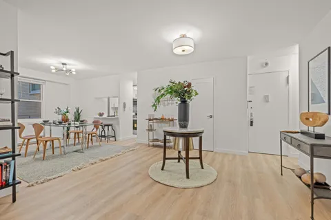 $999,000 | 400 East 54th Street, Unit 8A | Sutton Place