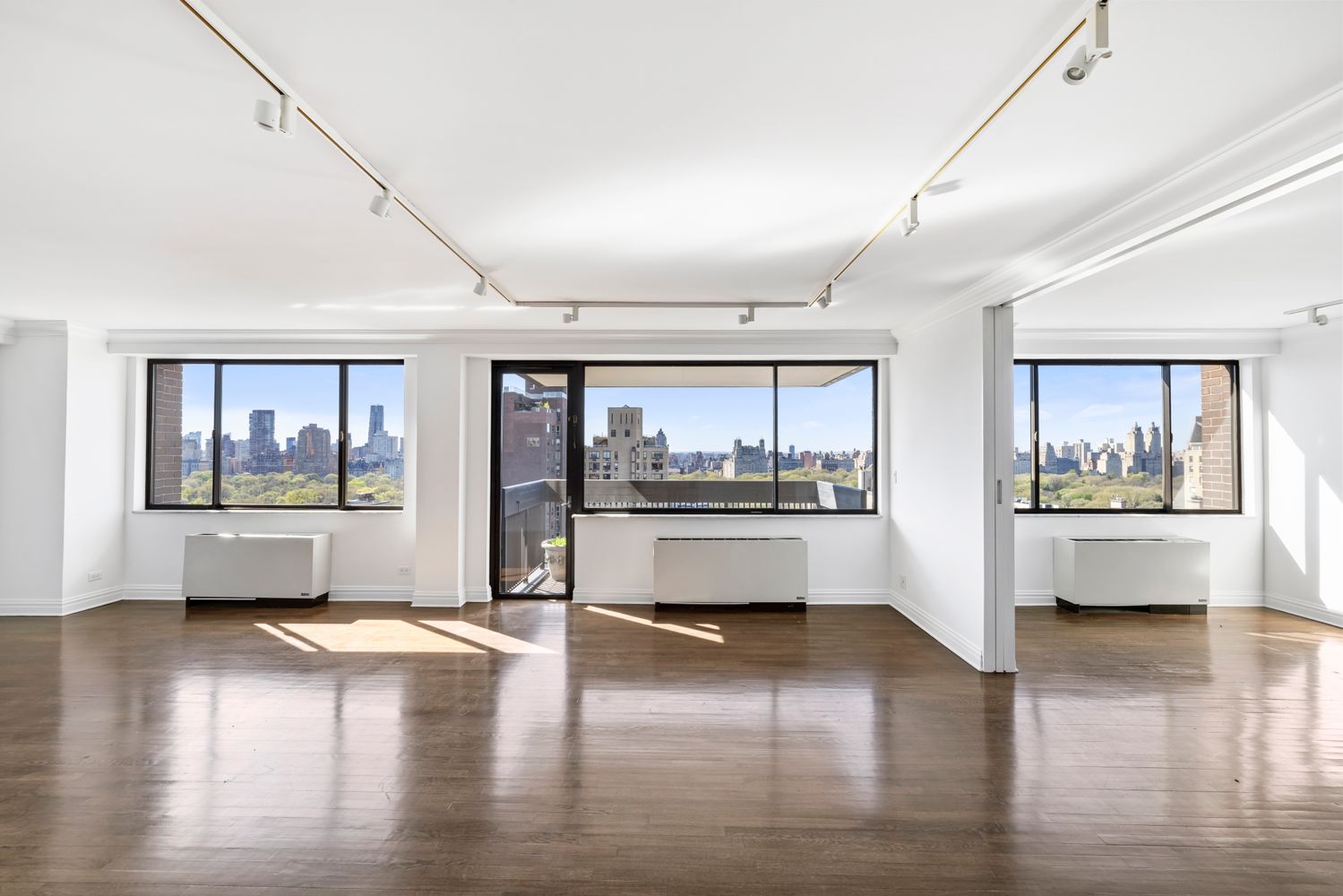 40 East 80th Street, Unit 25A Manhattan, NY 10075 - Photo 2 of 18 a large white room with window