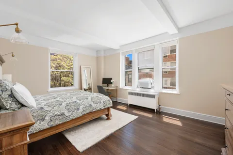 $2,775,000 | 320 East 72nd Street, Unit 6A | Lenox Hill