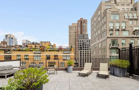 $2,700,000 | 10 East End Avenue, Unit 4JK | Upper East Side