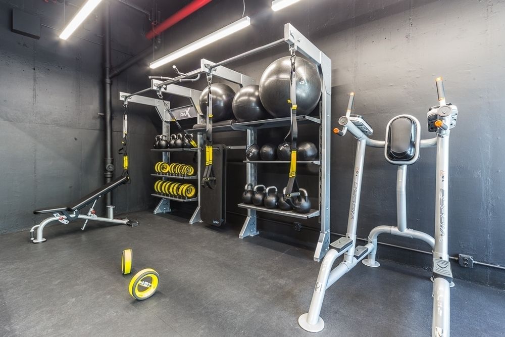 275 South Street, Unit 7 Manhattan, NY 10002 - Photo 7 of 17 a view of gym