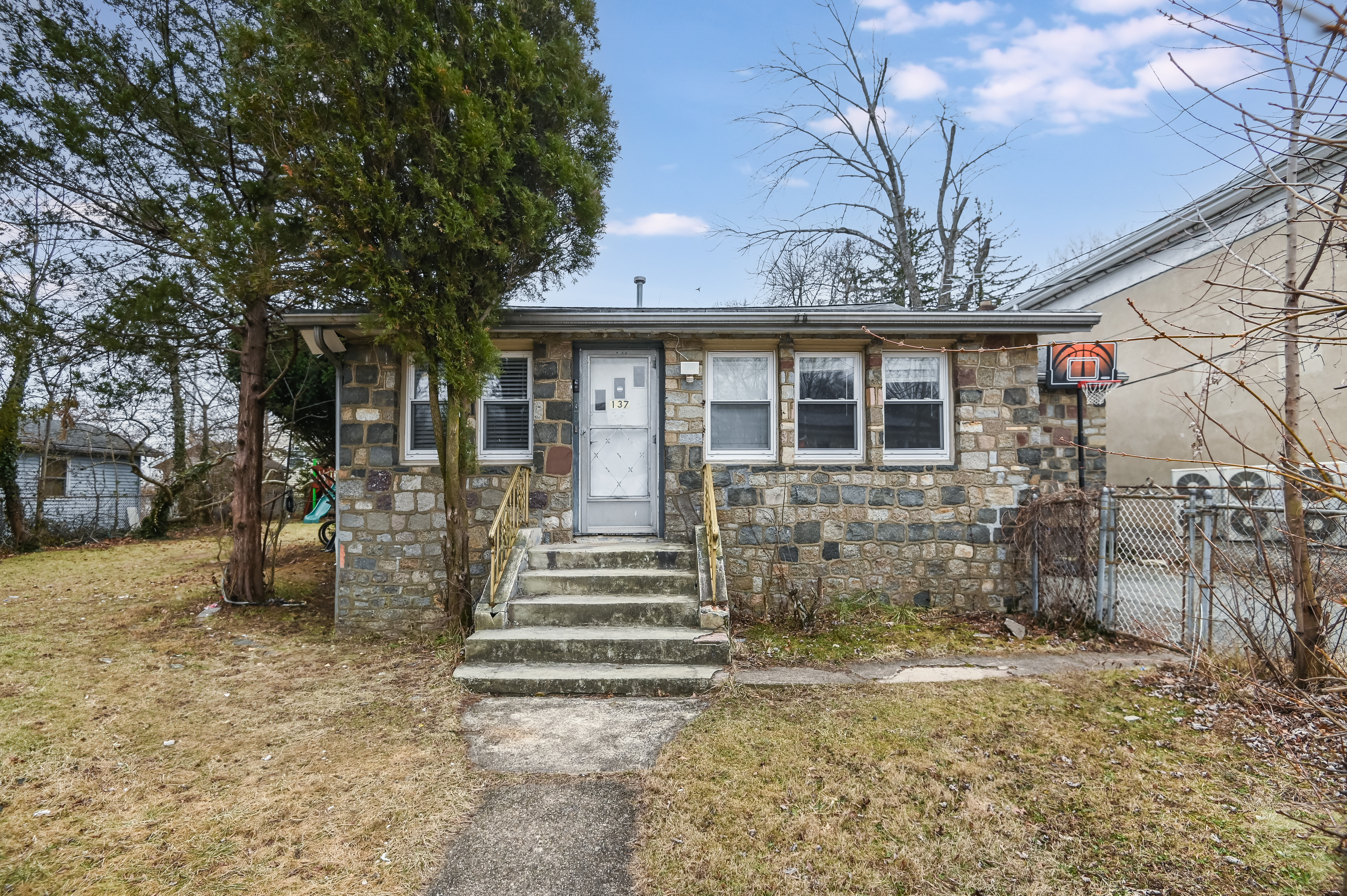 137 Hiawatha Boulevard Lake Hiawatha, NJ 07034 - Photo 2 of 21 a front view of a house with a tree